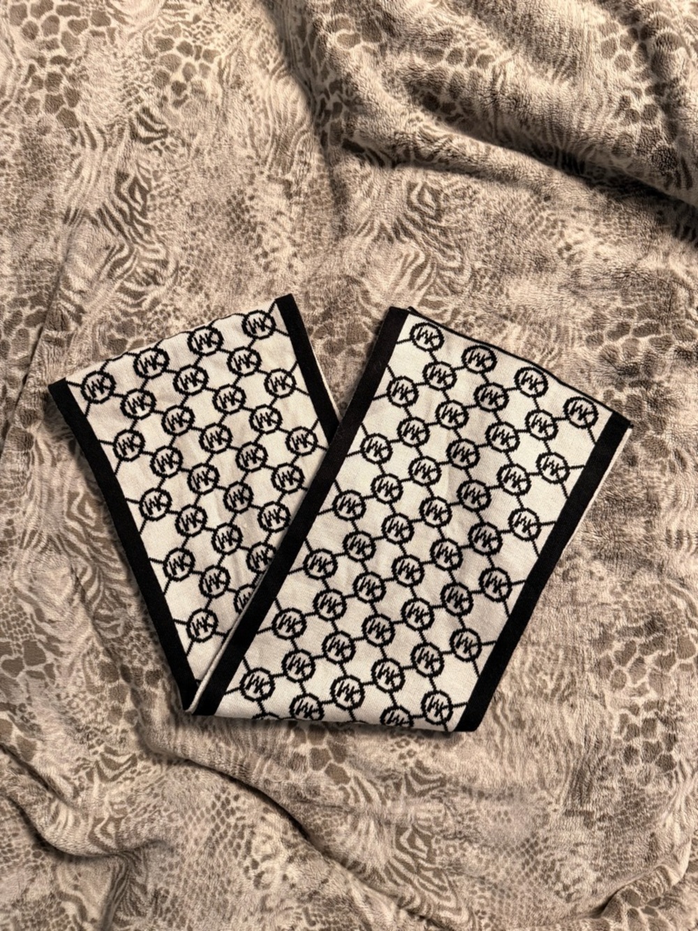 Michael Kors Black & White Logo Knit Scarf